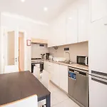 Houze Four Bedroom Near Zoo Lisboa